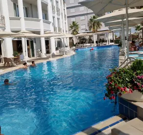 Apartment in Luxurious Complex - Image 2