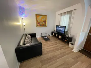 Cozy Family Home Near Montreal | Quiet & Spacious - Image 3