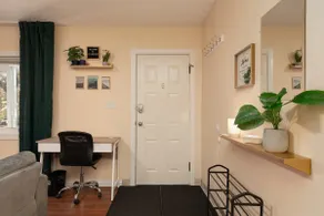 Spacious Main Suite | Ideal for Long-Term Stay! - Image 4