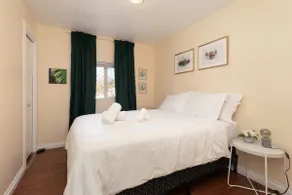 Spacious Main Suite | Ideal for Long-Term Stay! - Image 3
