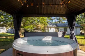 Cozy home with hot tub, kids playroom & fire pit - Image 4