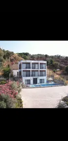Apartment with pool and sea views - Image 4