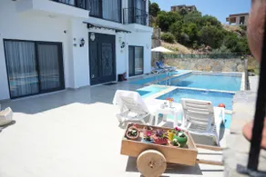Apartment with pool and sea views - Image 2