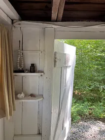 Glamping at White Clover Farm: Loggers Lodge - Image 4
