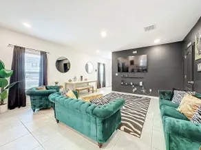 Jungle-Inspired 3BR w/ Lake View & Patio - Image 4