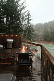 Boutique River Cabin · Infrared Sauna · Hot Tub - Image 3