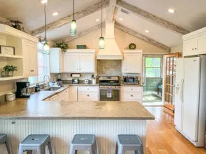 Luxury Country Home, Spacious and Cozy - Image 2