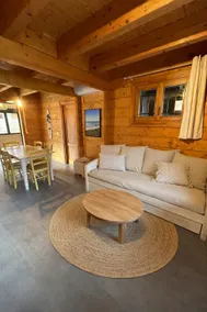 Wooden cottage with pool & spa access - 4 km ocean - Image 2