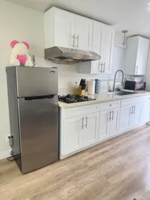 Backyard Private Studio w/ Kitchen & Free Parking - Image 2