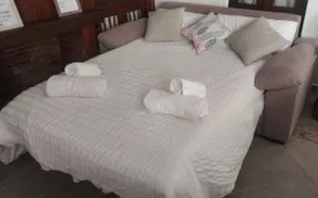Centrally located, bright and cozy. - Image 3