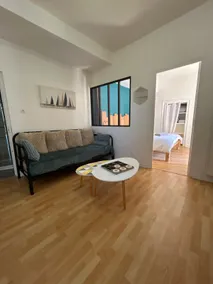 Burgundy getaway with private terrace - Image 2