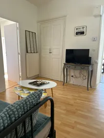 Burgundy getaway with private terrace - Image 4