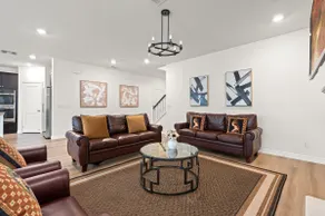 3000ft Airport ConferenceCenter/3 TVS/5BR/3BA - Image 3