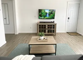 Private Guest Suites | Fast Wifi & Parking - Image 5