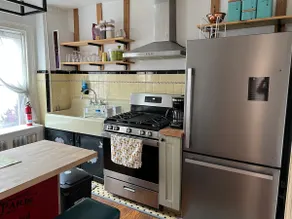 One bdrm apt w/ vintage style & easy access to NYC - Image 5
