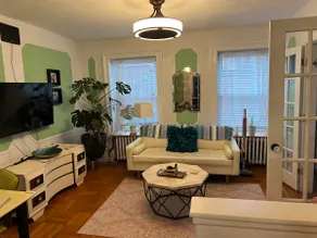 One bdrm apt w/ vintage style & easy access to NYC - Image 5