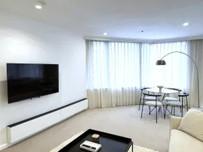 Lux Harbour Suite @ The Rocks | Pool+Gym | Sleeps4 - Image 5