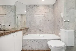 Lux Harbour Suite @ The Rocks | Pool+Gym | Sleeps4 - Image 4
