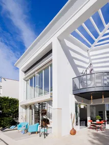 Luxury villa in Barcelona, close to the beach. - Image 2
