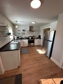 1st Floor, 2 BD/1 BA w/ King, Close to Downtown - Image 4