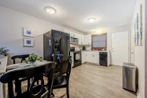 Thomas's Cozy Duplex - Centrally Located - Image 3