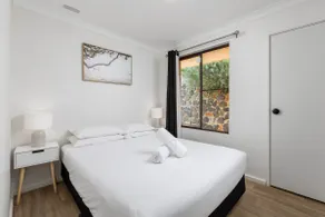 Boutique Home Close to Town and Nature - Image 4