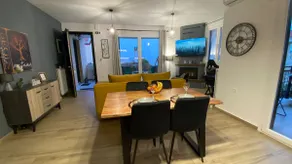 Seaview Luxury Apartment with private parking - Image 4
