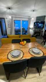 Seaview Luxury Apartment with private parking - Image 5