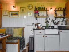 Shepherds hut - ukc6774 - Image 4
