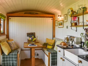 Shepherds hut - ukc6774 - Image 2