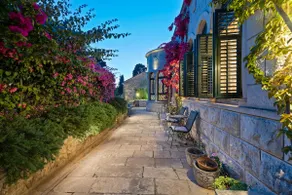 Villa Mediteran Old Town, 5 En-Suites and Hot Tub - Image 2