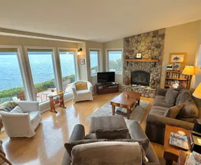 Sandpiper Haven: Whidbey Waterfront Beach House - Image 2