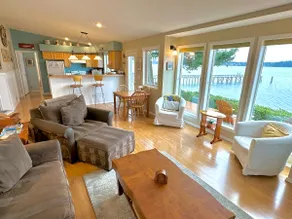 Sandpiper Haven: Whidbey Waterfront Beach House - Image 3