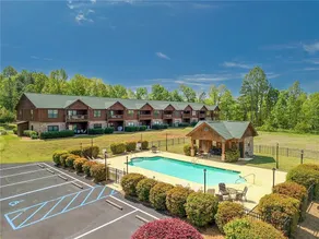 Lake Keowee Access-Dock-Pool-Grill-Clemson 17 Min - Image 2