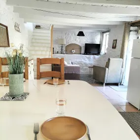 Authentic gîte — private terrace & heated pool - Image 4