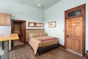 Grande Avenue One Bedroom Apartment - Image 4