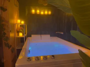 Private Speakeasy Spa: Jacuzzi & Sauna in Marseille - Image 2
