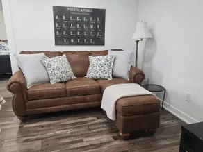 Creekside Cottage. Near Downtown! Pet Friendly! - Image 3