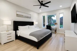 Modern Farmhouse | Chef Kitchen, 77”OLED, GameRoom - Image 5