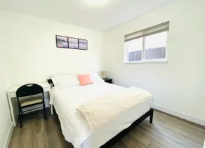 Entire private floor, 3 bedrooms + 2 living rooms - Image 3