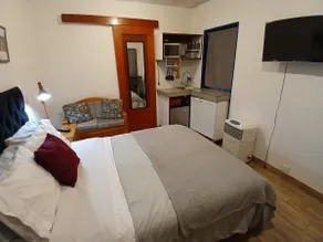 Central, private petfriendly studio near promenade - Image 5