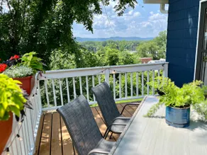 Bluffside cottage with gorgeous views - Image 2