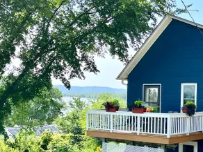 Bluffside cottage with gorgeous views - Image 3