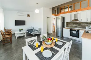 1986 Beach House Gennadi - Image 5