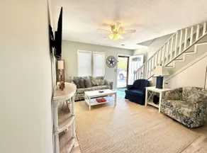 Beach Townhome 1.5 Blocks From Beach With Pool - Image 3