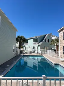 Beach Townhome 1.5 Blocks From Beach With Pool - Image 2