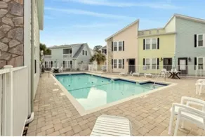 Beach Townhome 1.5 Blocks From Beach With Pool - Image 5