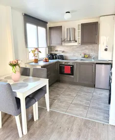 Ideal vacation apartment with on-site parking - Image 3