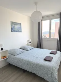 Ideal vacation apartment with on-site parking - Image 4
