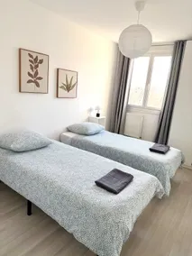 Ideal vacation apartment with on-site parking - Image 5